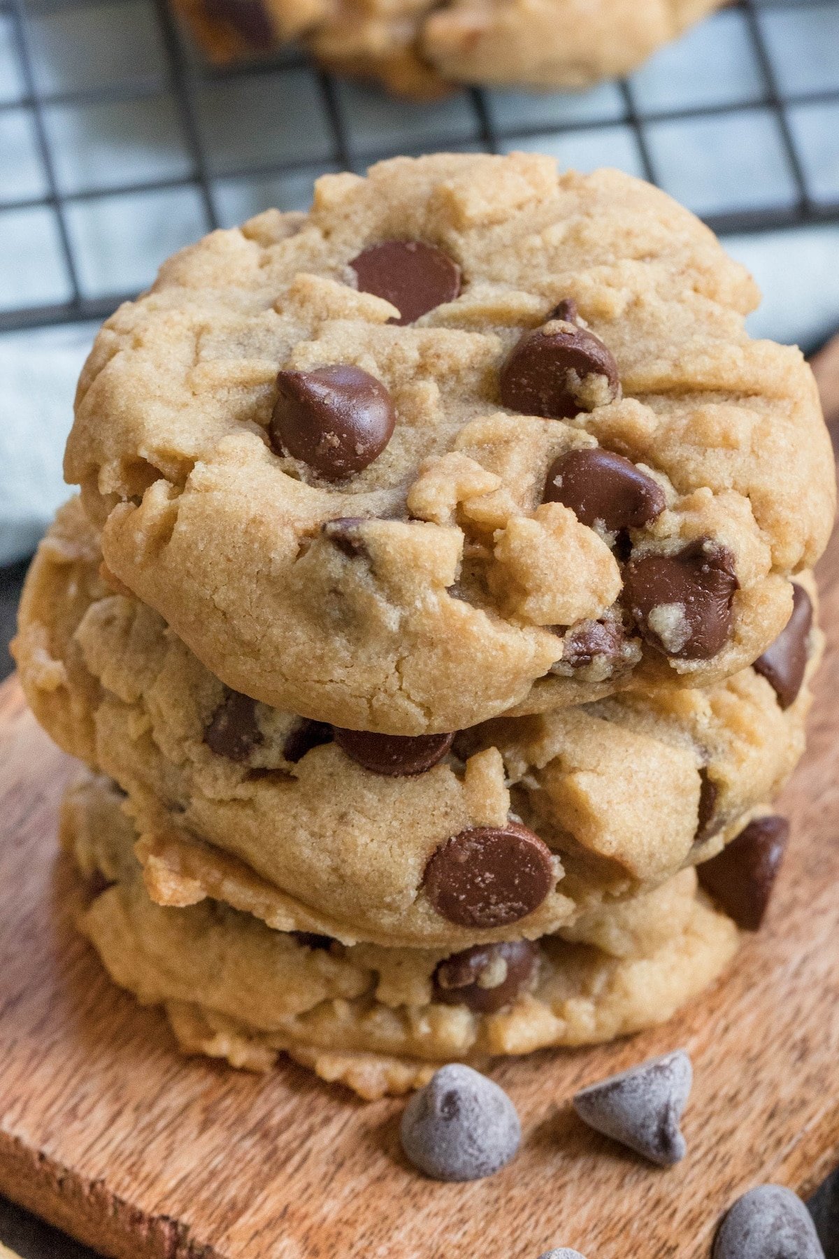 stack of 3 cookies on cutting board.